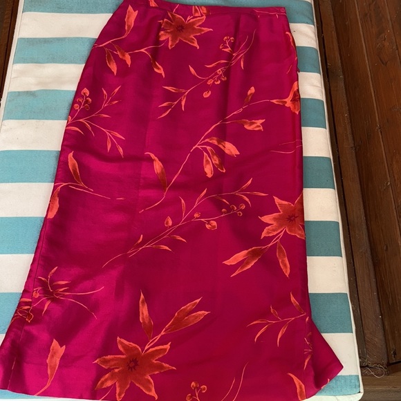Resort wear silk shantung skirt in tropical print - Picture 2 of 4